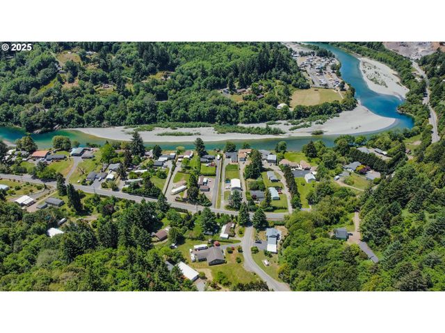 17079 MOUNTAIN Dr, Brookings, OR 97415