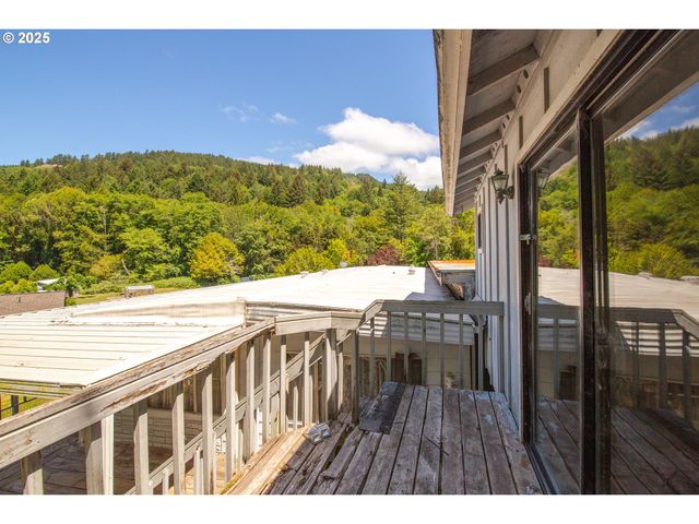 17079 MOUNTAIN Dr, Brookings, OR 97415