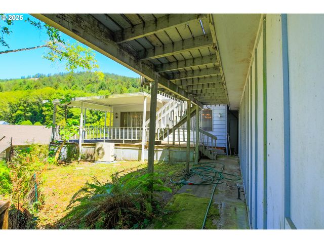 17079 MOUNTAIN Dr, Brookings, OR 97415