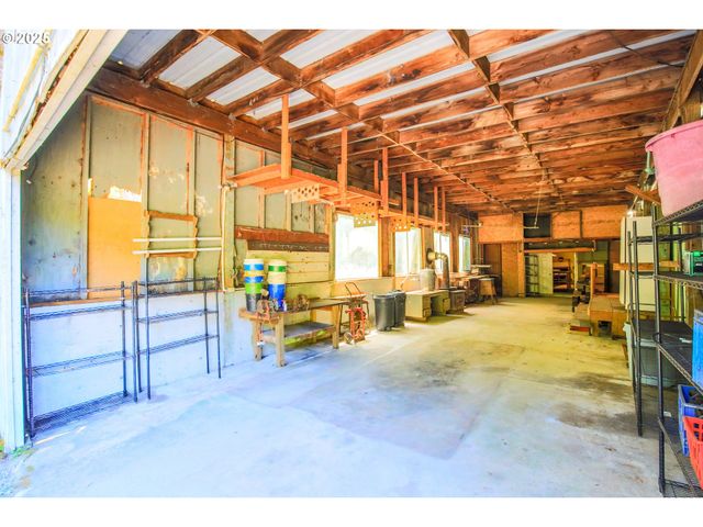 17079 MOUNTAIN Dr, Brookings, OR 97415