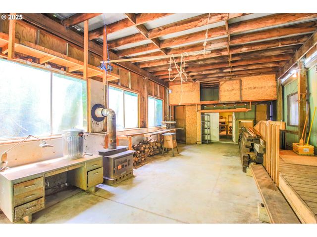 17079 MOUNTAIN Dr, Brookings, OR 97415