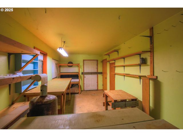 17079 MOUNTAIN Dr, Brookings, OR 97415