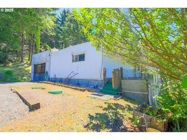 17079 MOUNTAIN Dr, Brookings, OR 97415
