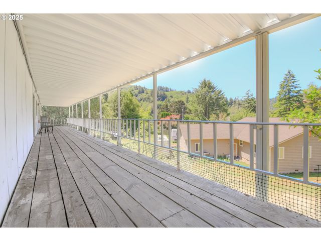 17079 MOUNTAIN Dr, Brookings, OR 97415
