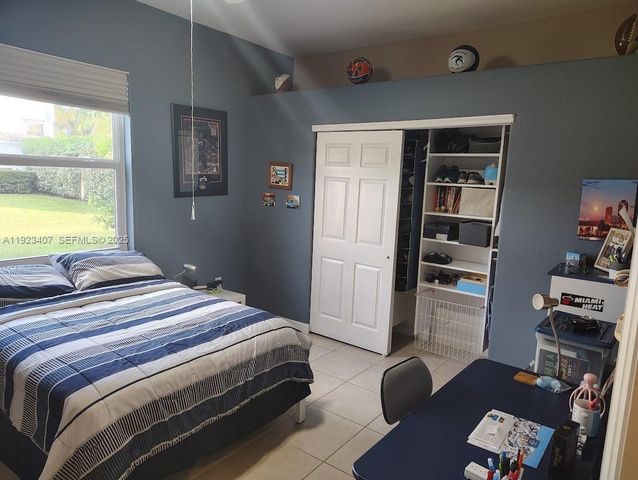 15802 SW 15th St, Weston, FL 33326