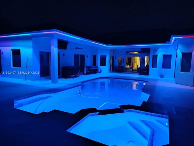 15802 SW 15th St, Weston, FL 33326