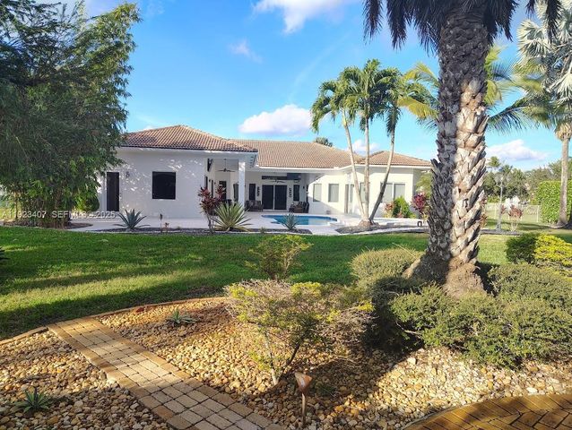15802 SW 15th St, Weston, FL 33326