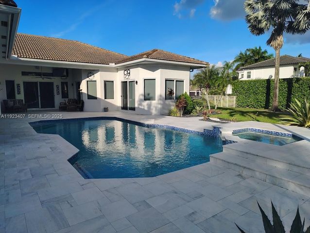 15802 SW 15th St, Weston, FL 33326