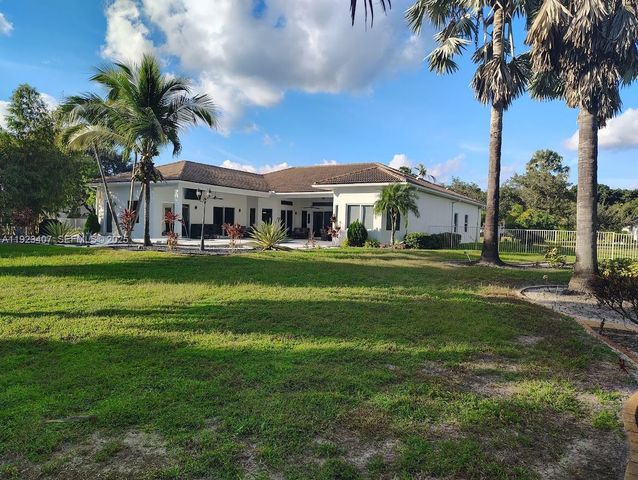 15802 SW 15th St, Weston, FL 33326