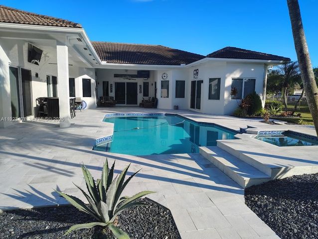 15802 SW 15th St, Weston, FL 33326