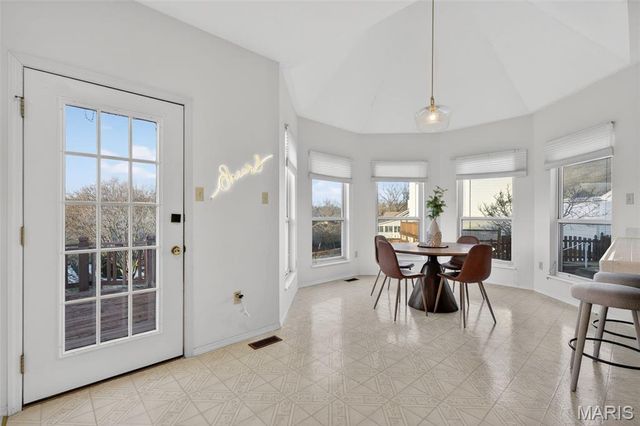 58 Lansdowne Court, St Charles, MO 63303