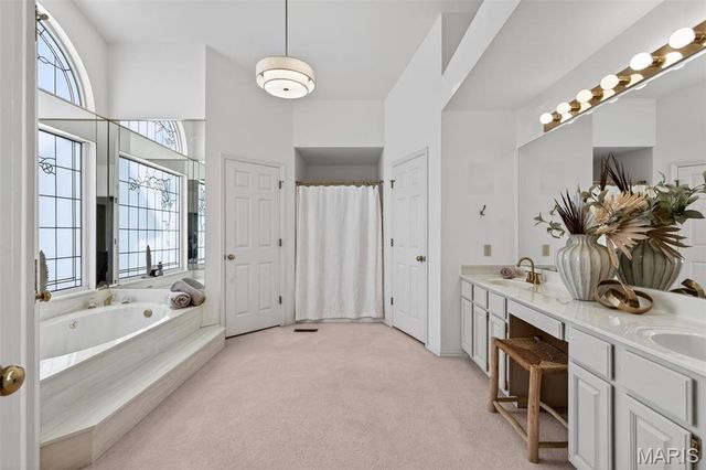 58 Lansdowne Court, St Charles, MO 63303