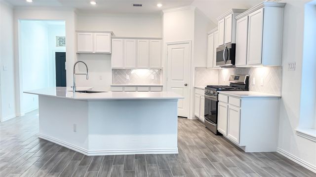 21735 N Enchanted Rock Dr, Porter, TX 77365