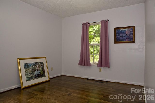 165 Peepeye Cove Road, Leicester, NC 28748