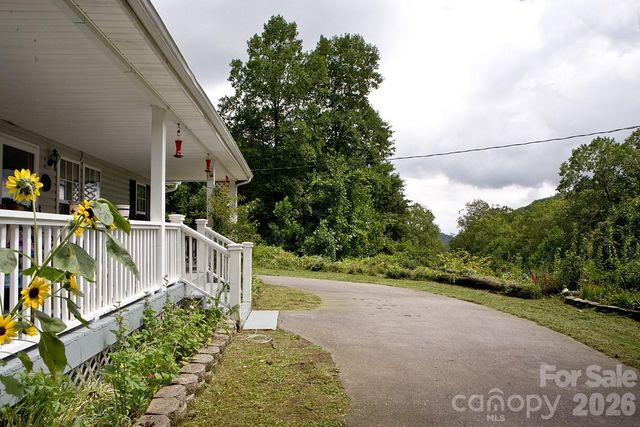165 Peepeye Cove Road, Leicester, NC 28748