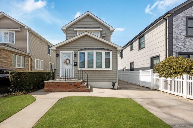 921 N 5th Street, New Hyde Park, NY 11040