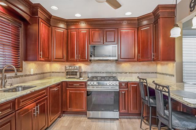 921 N 5th Street, New Hyde Park, NY 11040