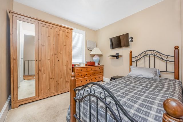 921 N 5th Street, New Hyde Park, NY 11040