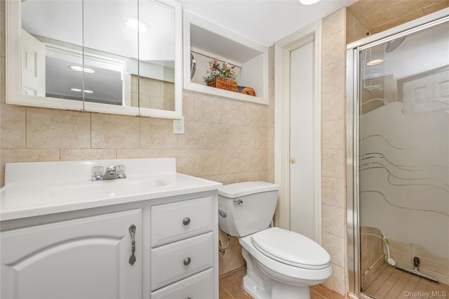 921 N 5th Street, New Hyde Park, NY 11040