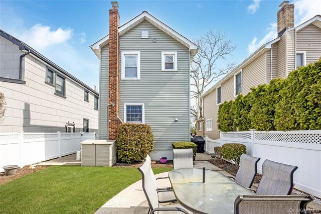 921 N 5th Street, New Hyde Park, NY 11040