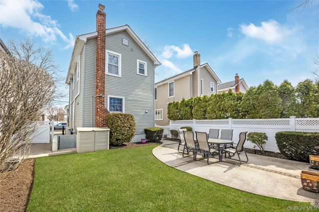 921 N 5th Street, New Hyde Park, NY 11040