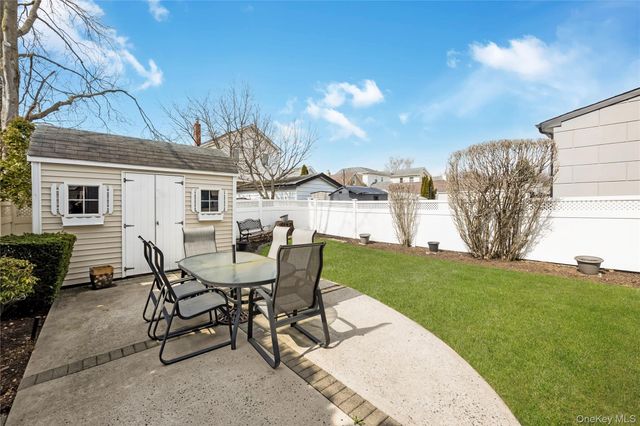 921 N 5th Street, New Hyde Park, NY 11040