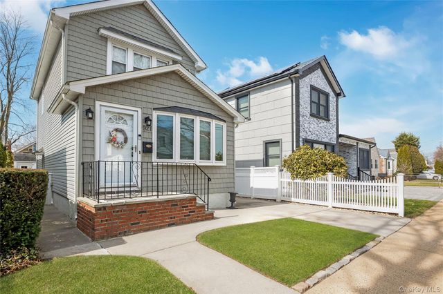 921 N 5th Street, New Hyde Park, NY 11040