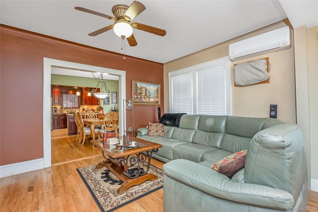 921 N 5th Street, New Hyde Park, NY 11040