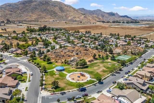 1216 Flagstone Lane, Hemet, CA 92545