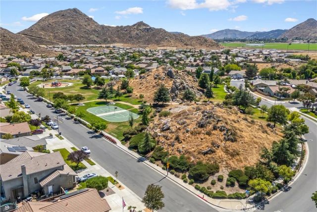 1216 Flagstone Lane, Hemet, CA 92545