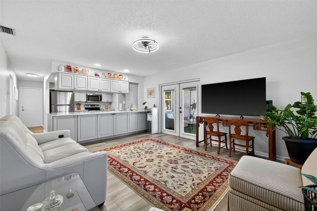 10275 113TH STREET, Seminole, FL 33778