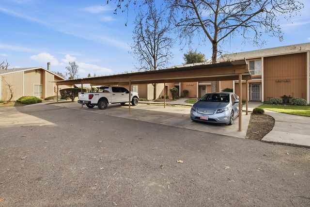 4709 W School Avenue, Visalia, CA 93291