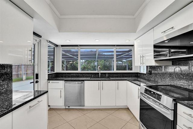 5281 SW 4th CT, Plantation, FL 33317