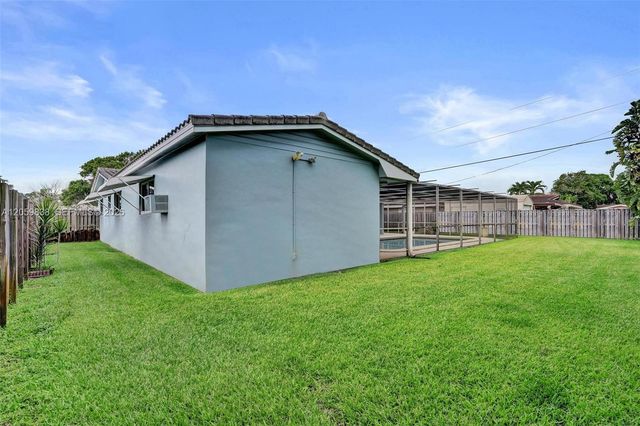 5281 SW 4th CT, Plantation, FL 33317
