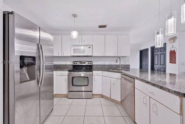 417 Kelly Ln, Weston, FL 33326