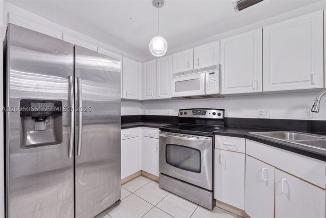 417 Kelly Ln, Weston, FL 33326