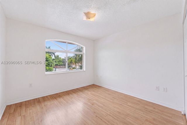 417 Kelly Ln, Weston, FL 33326