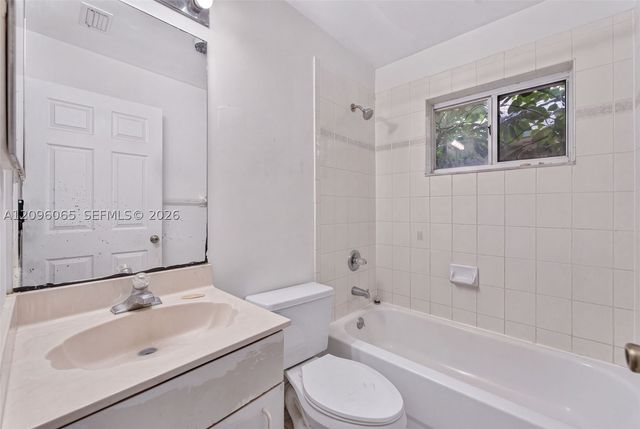 417 Kelly Ln, Weston, FL 33326