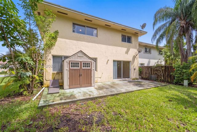417 Kelly Ln, Weston, FL 33326