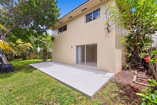 417 Kelly Ln, Weston, FL 33326