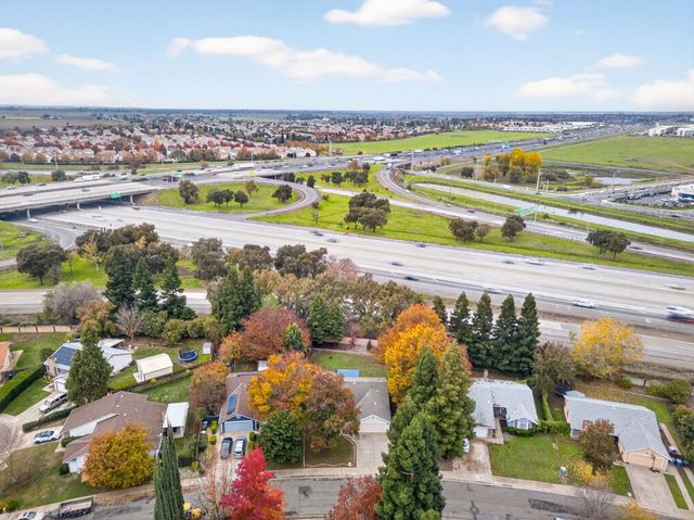 3187 Osuna Way, Sacramento, CA 95833