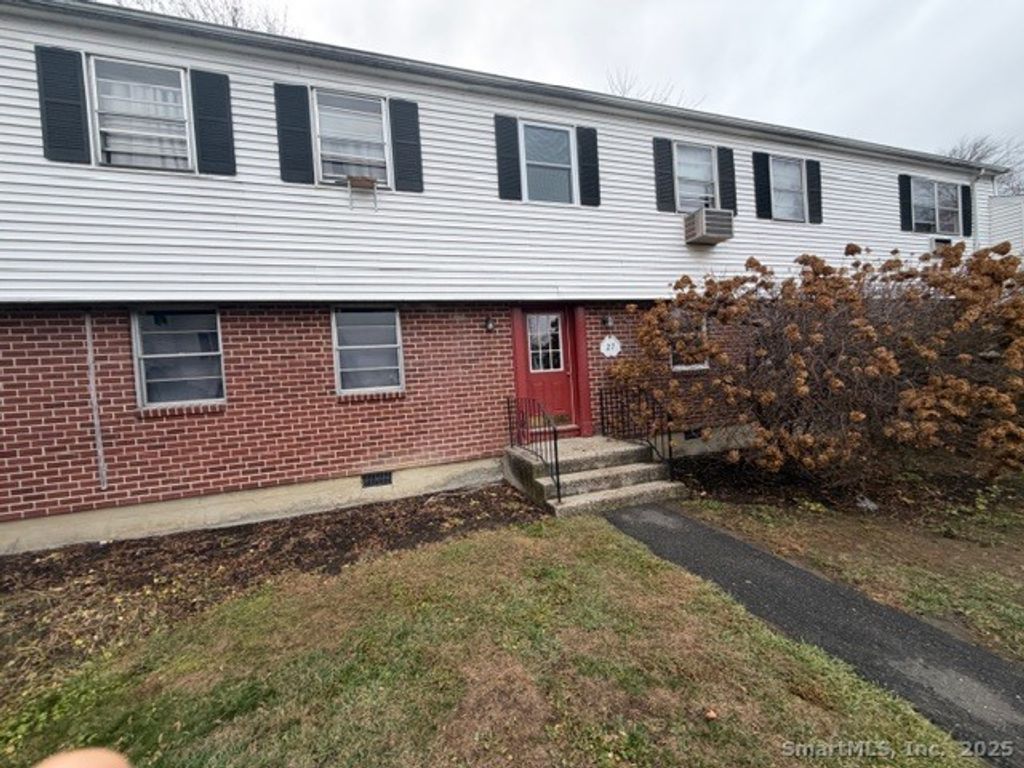 27 Fairview Drive APT 2, Danbury, CT 06810