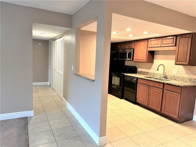 5057 VINELAND ROAD 5057, Orlando, FL 32811