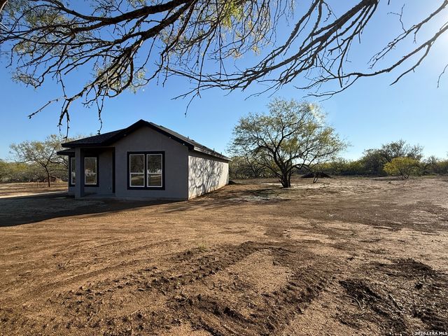 1450 Corgey Rd., Pleasanton, TX 78064