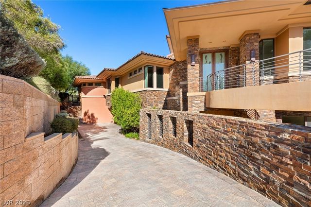 2 Castle Oaks Court, Las Vegas, NV 89141
