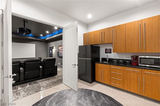 2 Castle Oaks Court, Las Vegas, NV 89141