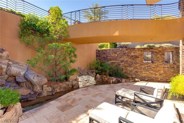 2 Castle Oaks Court, Las Vegas, NV 89141