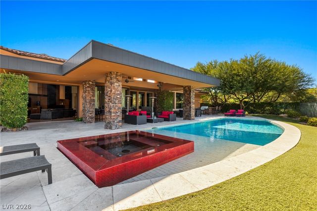 2 Castle Oaks Court, Las Vegas, NV 89141