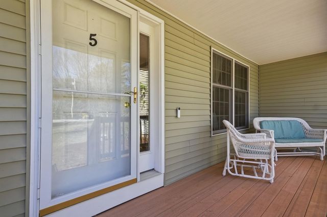 5 Sarah's Way, Newton, NH 03858