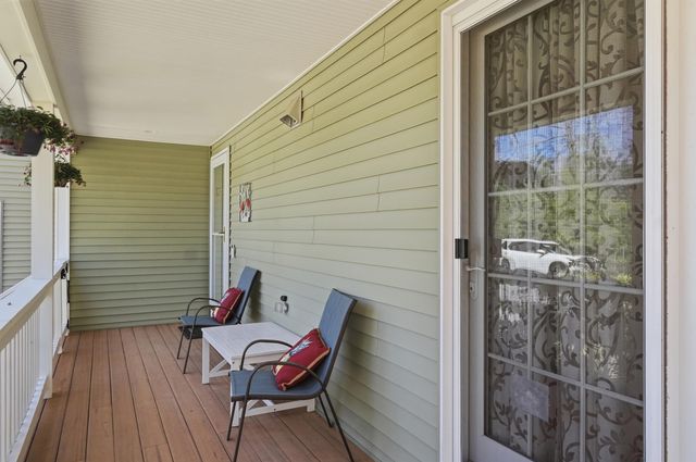 5 Sarah's Way, Newton, NH 03858